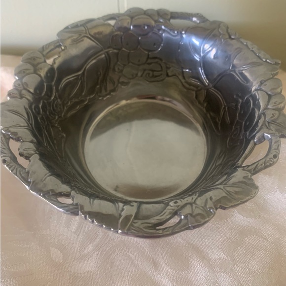 Arthur Court’s Grapevine Nut bowl - Picture 3 of 14